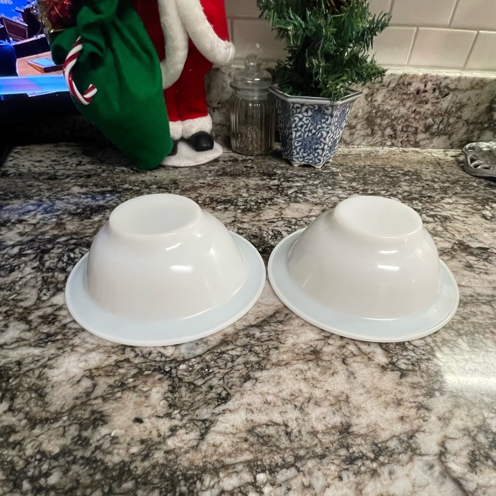 Vintage Pyrex Autumn Band Green (Fern Green Autumn Bands or Laurel Leaf) bowls. - Picture 3 of 5
